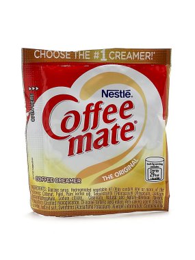 MANILA, PH - 23 Haziran - Nestle Coffee mate sütlü kahve kesesi 23 Haziran 2020, Manila, Filipinler.