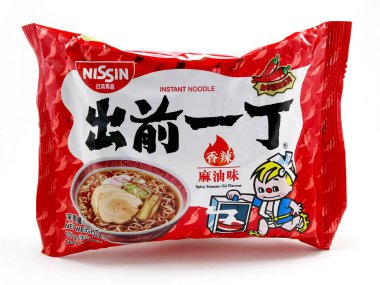 MANILA, PH - 23 Haziran - Nissin baharatlı susamlı şehriye 23 Haziran 2020 'de Manila, Filipinler' de.