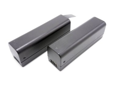 Bir video dengeleyici aygıtına güç vermek için siyah pil