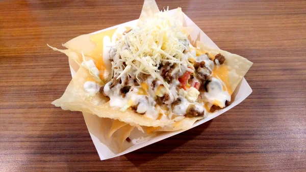 Nacho Taco Chips Őrölt Marhahússal Sajttal Szósszal Paradicsommal — Stock Fotó