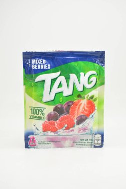 MANILA, PH - 26 Haziran - Tang suyu karışık böğürtlen aromalı hazır içecek karışımı 26 Haziran 2020, Manila, Filipinler.