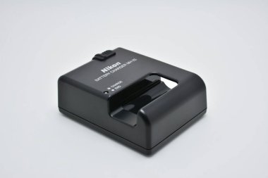 QUEZON CITY, PH - 8 Temmuz - Nikon MH 25 pil şarj cihazı 8 Temmuz 2020 tarihinde Quezon City, Filipinler.