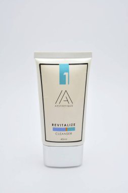 QUEZON ŞEHRİ, PH - 8 Temmuz 2020 'de Quezon City, Filipinler' de estetik tüp canlandırma.