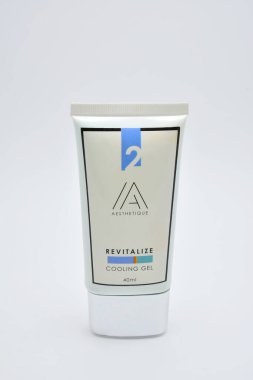 QUEZON CITY, PH - 8 Temmuz - Estetik soğutma jeli tüpünü 8 Temmuz 2020 'de Quezon City, Filipinler' de canlandırdı.