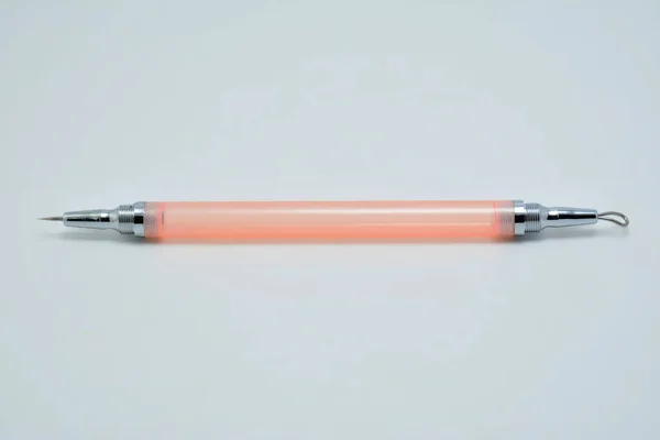 Рожева Щіпка Скребок Видалення Використання Ручки Обличчі — стокове фото