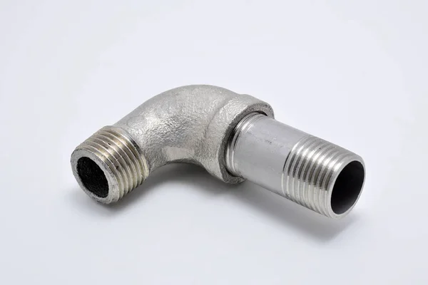 Metal pipe fitting use for water pipe connection