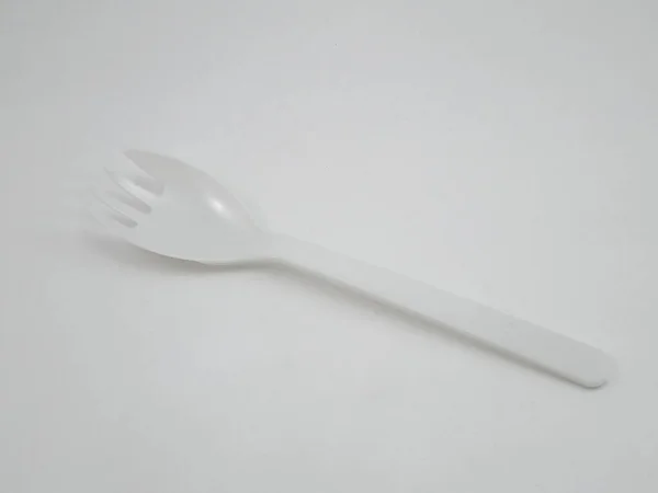 在快餐店吃饭用的白色勺子加叉子设计器皿 — 图库照片