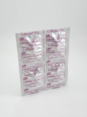 MANILA, PH - 21 Temmuz - 21 Temmuz 2020 tarihinde Manila, Filipinler 'de kalsiyum takviyesi.