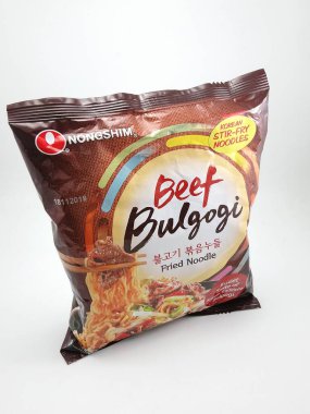 MANILA, PH - 21 Temmuz - 21 Temmuz 2020 tarihinde Manila, Filipinler 'de Nongshim sığır eti bulgogi kızarmış eriştesi.