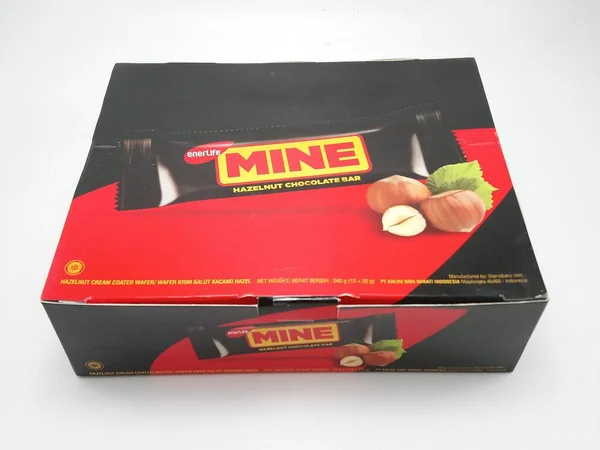 Manila July Enerlife Mine Hazelnut Chocolate Bar Box Липня 2020 — стокове фото