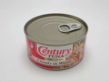 MANILA, PH - NOV 18 - 11 Kasım 2018 'de Filipinler' in Manila kentinde yüzyıllık ton balığı konserveleri.