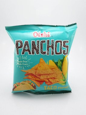 MANILA, PH-18 - 11 Kasım 2018 'de Manila, Filipinler' de Oishi panchos taco çeşnisi.