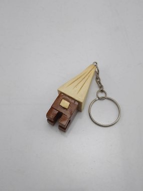 Kulübe ahşap anahtarlık tasarımı hediyelik eşya anahtarları koymak ve düzenlemek için kullanılır