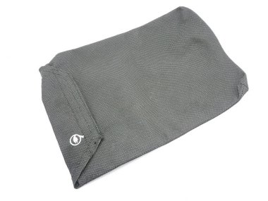 Batarya ve güç kablosu depolamak için kullanılan siyah kumaş dizüstü bilgisayar çantası