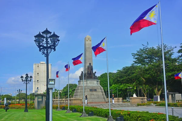 MANILA, PH - SEPT 8 - Jose Rizal heykeli anıtı 8 Eylül 2018 tarihinde Manila, Filipinler 'de Rizal Park' ta.