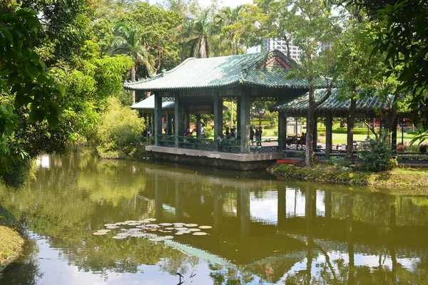 马尼拉 Oct 2018年10月14日 菲律宾马尼拉里萨尔公园的中国花园馆 — 图库照片
