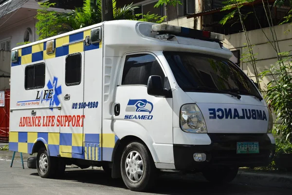 Quezon City Dec Seamed Ambulance Van December 2018 Quezon City — Zdjęcie stockowe