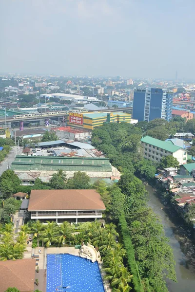 Quezon City 12月25日 フィリピンのケソン市で12月25日の昼間の午後の間にケソン市の概要 — ストック写真