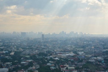 QUEZON ŞEHRİ, PH-25 DEC - Quezon şehri gündüz saatleri boyunca 25 Aralık 2018 Quezon City, Filipinler.