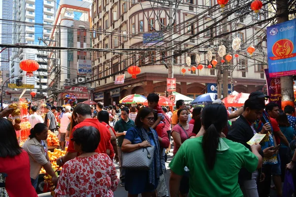 MANILA, PH - 5 Şubat - İnsanlar Çin 'de 5 Şubat 2019 tarihinde Manila, Filipinler' de toplandı.