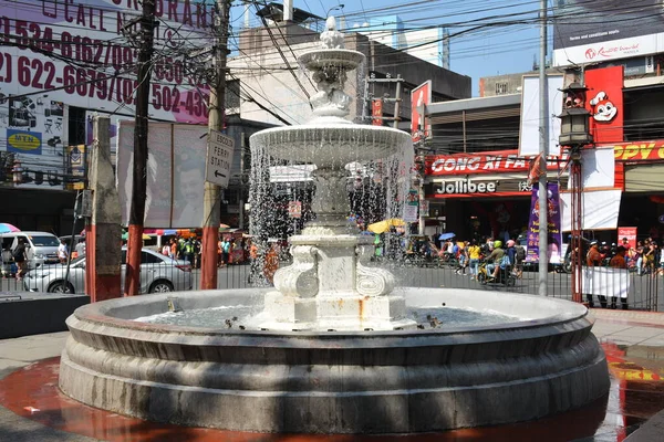 Manila Feb Fântâna Apă Plaza San Lorenzo Ruiz Februarie 2019 — Fotografie, imagine de stoc