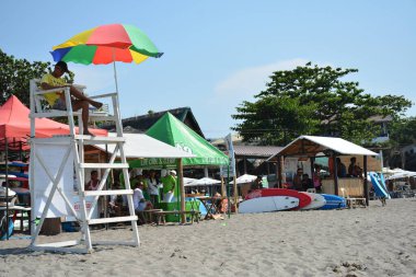 LA UNION, PH - 18 Nisan - San Juan plaj kumu sörf okulları ve tatil beldeleri 18 Nisan 2019, La Union, Filipinler.
