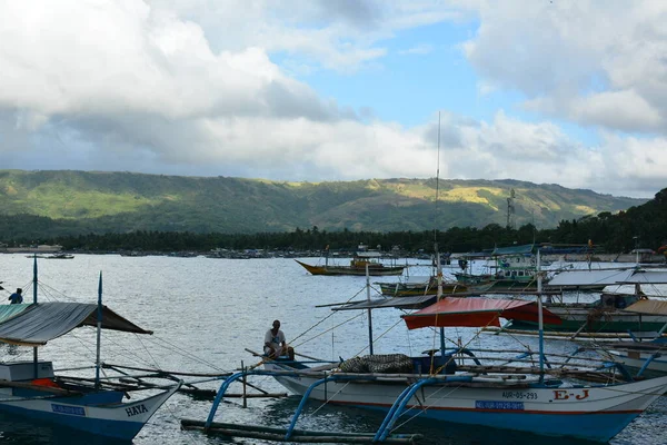 Aurora April Kapal Kayu Bermotor Pelabuhan Pengumpan Dingalan Pada April — Stok Foto