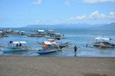AURORA, PH - 21 Nisan - 21 Nisan 2019 tarihinde Dingalan, Aurora, Filipinler 'deki White Beach Resort' a yanaştı.
