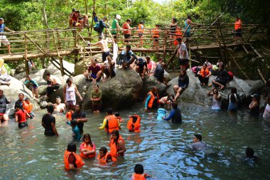 AURORA, PH - 21 Nisan - Tanawan Şelaleleri 21 Nisan 2019 Dingalan, Aurora, Filipinler.