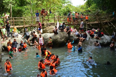 AURORA, PH - 21 Nisan - Tanawan Şelaleleri 21 Nisan 2019 Dingalan, Aurora, Filipinler.