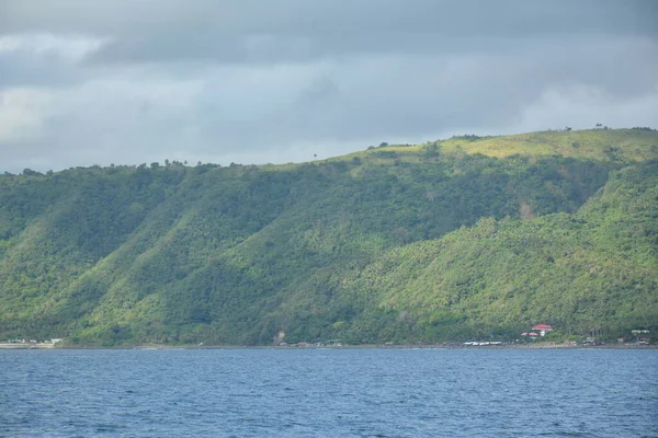 Berg Och Träd Vacker Utsikt Dagtid Dingalan Aurora Filippinerna — Stockfoto