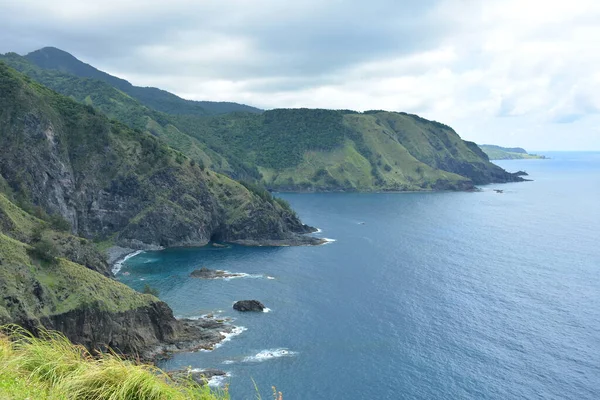 Formazione Rocciosa Acqua Mare Vista Montagna Località Balneare Bianca Dingalan — Foto Stock