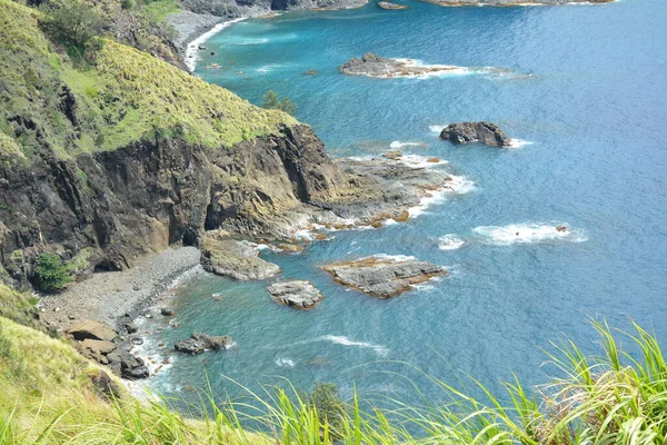 Formação Rochosa Água Mar Vista Montanha Resort Praia Branca Dingalan — Fotografia de Stock