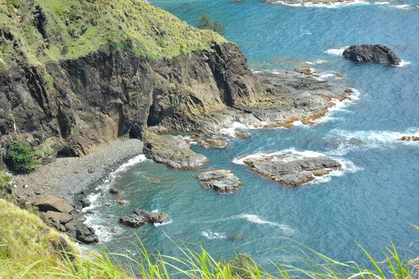 Formação Rochosa Água Mar Vista Montanha Resort Praia Branca Dingalan — Fotografia de Stock