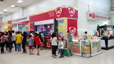 QUEZON CITY, PH - 2 Haziran - LBC lojistik cephesi 2 Haziran 2018 Quezon City, Filipinler.