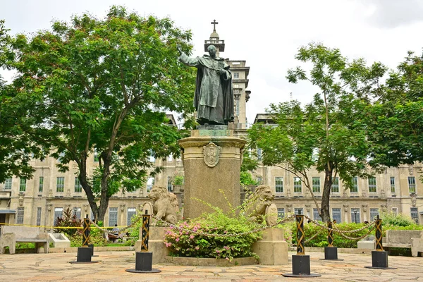 Manila June Статуя Університету Санто Томас Бенавідес Червня 2018 Року — стокове фото