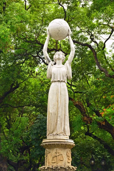 Manila Juni Universiteit Van Santo Tomas Fontein Van Wijsheid Standbeeld — Stockfoto