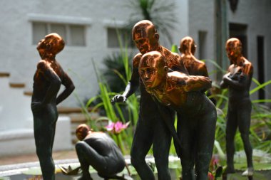 RIZAL, PH - 22 Aralık - Pinto Sanat Müzesi İnsan Heykeli 22 Aralık 2018 tarihinde Antipolo, Rizal, Filipinler