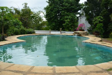 RIZAL, PH - 22 Aralık - Pinto Sanat Müzesi yüzme havuzu 22 Aralık 2018 tarihinde Antipolo, Rizal, Filipinler