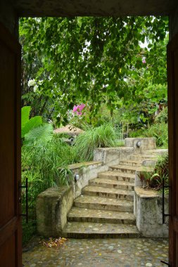 RIZAL, PH - 22 Aralık - Pinto Sanat Müzesi merdiveni 22 Aralık 2018, Antipolo, Rizal, Filipinler