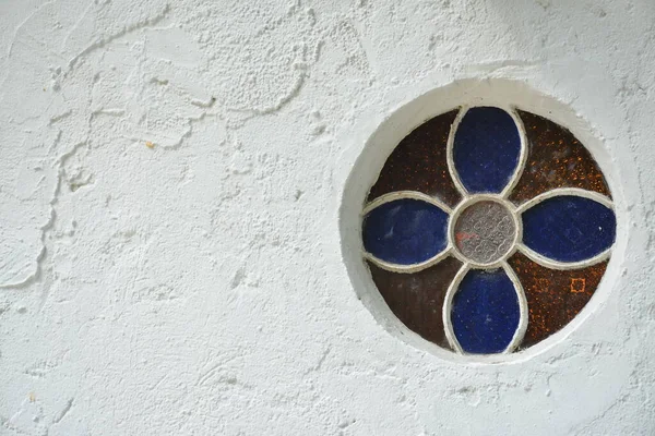 Vidro Manchado Com Flor Amarela Azul Inspirado Forma Círculo Capela — Fotografia de Stock