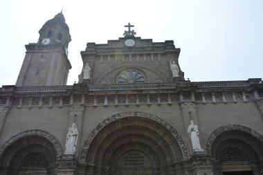 MANILA, PH - APR 7 - Manila Katedrali kilise cephesi 7 Nisan 2019 tarihinde Manila, Filipinler.