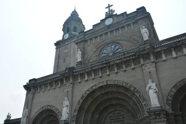MANILA, PH - APR 7 - Manila Katedrali kilise cephesi 7 Nisan 2019 tarihinde Manila, Filipinler.