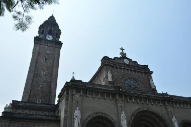 MANILA, PH - APR 7 - Manila Katedrali kilise cephesi 7 Nisan 2019 tarihinde Manila, Filipinler.
