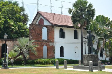 MANILA, PH - APR 7 - Jose Rizal 7 Nisan 2019 'da Intramuros, Manila, Filipinler' de Fort Santiago Müzesi cephesinde.