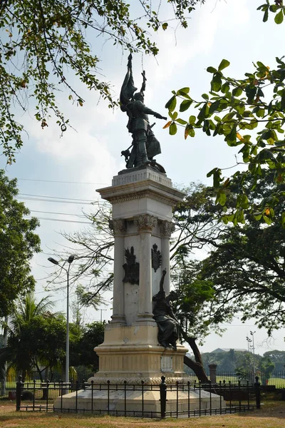 Manila Apr Miguel Lopez Legazpi Andres Urdaneta Monument Statuie Aprilie — Fotografie, imagine de stoc