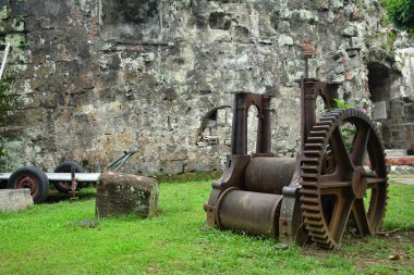 MANILA, PH-OCT. 5 - Baluarte De San Diego paslı lokomotif treni ve parçaları Intramuros 'ta 5 Ekim 2019' da Manila, Filipinler 'de duvarlarla çevrili kentte sergilendi.. 