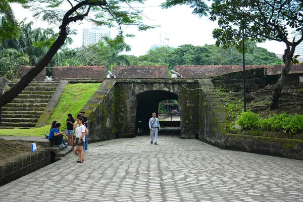 马尼拉 Oct 2019年10月5日在菲律宾马尼拉 Puerta Del Parian隧道和Intramuros城墙的城墙 — 图库照片