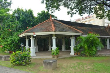 MANILA, PH-OCT. 5 - Intramuros 'taki Baluarte De San Diego kulüp binası 5 Ekim 2019' da Manila, Filipinler 'de duvarlarla çevrili. 