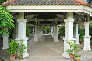 MANILA, PH-OCT. 5 - Intramuros 'taki Baluarte De San Diego kulüp binası 5 Ekim 2019' da Manila, Filipinler 'de duvarlarla çevrili. 